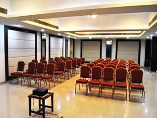 Jade Beach Resort Tirupporur Buitenkant foto