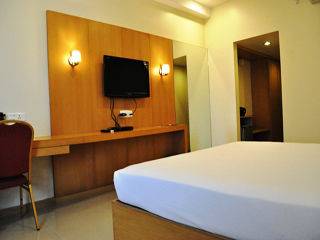 Jade Beach Resort Tirupporur Buitenkant foto