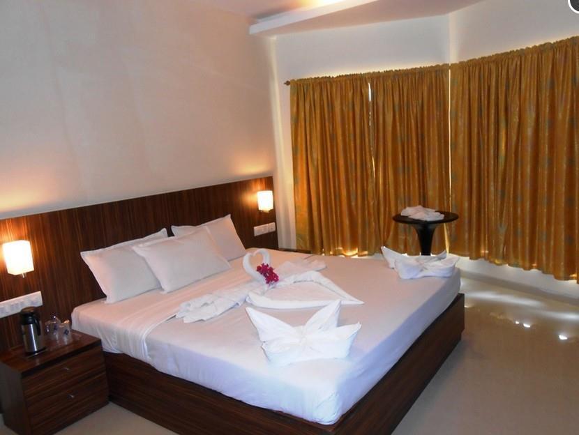 Jade Beach Resort Tirupporur Buitenkant foto
