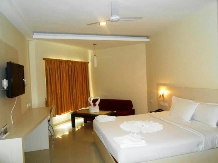 Jade Beach Resort Tirupporur Buitenkant foto
